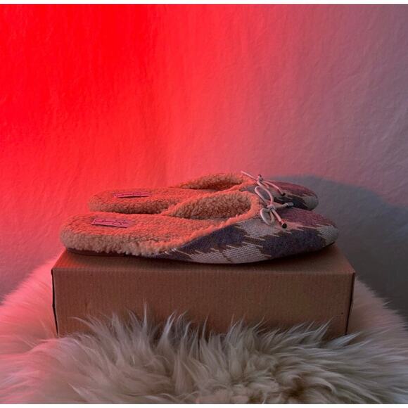 Jessica Simpson soft fuzzy slippers with bows Size 8.5 - Picture 3 of 5